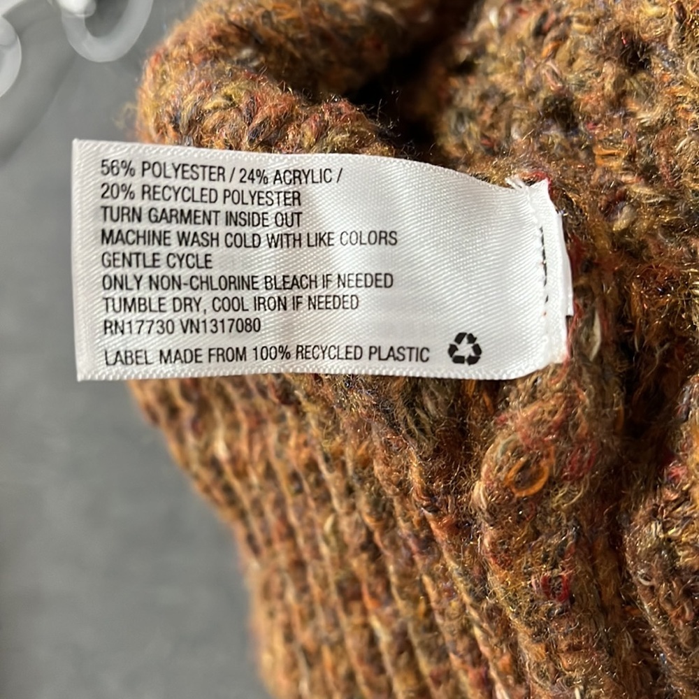 Universal thread pull over sweater - Picture 4 of 4
